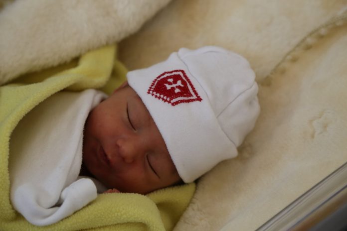 nouveau né naître natalité l'hôpital sainte famille Bethléem Ordre de Malte