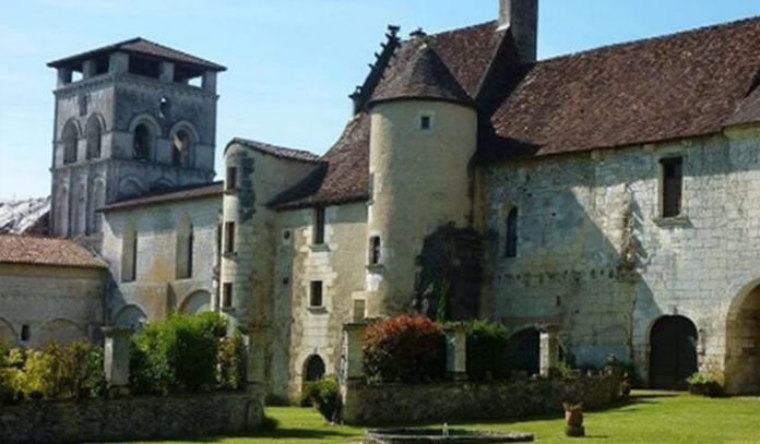 Restauration du Logis Abbatial de Chancelade en Périgord Interview de Père Revirand, prieur de la communauté de Saint-Victor