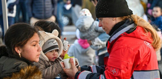 (Vatican News) En Hongrie, l’aide humanitaire de l’Ordre de Malte aux réfugiés Aide humanitaire aux réfugiés ukrainiens de Hongrie. (Courtesy of the Hungarian Charity Service of the Order of Malta)