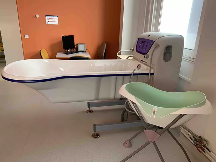 Un matériel spécifique doit être déployé comme ici à l’hôpital Necker-Enfants malades dans le service de dermatologie à Paris