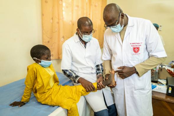 Le Centre Hospitalier de l’Ordre de Malte (CHOM) à Dakar au Sénégal, géré par l’Ordre de Malte France, est reconnu en matière de lutte contre la lèpre. 